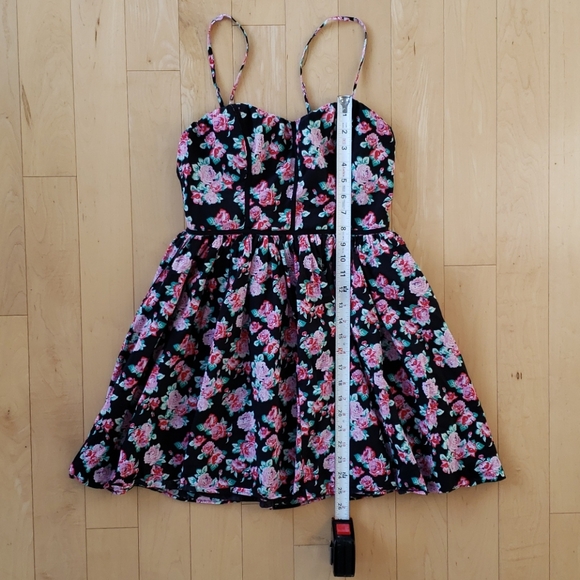 XXI FLOWER DRESS - Picture 7 of 7